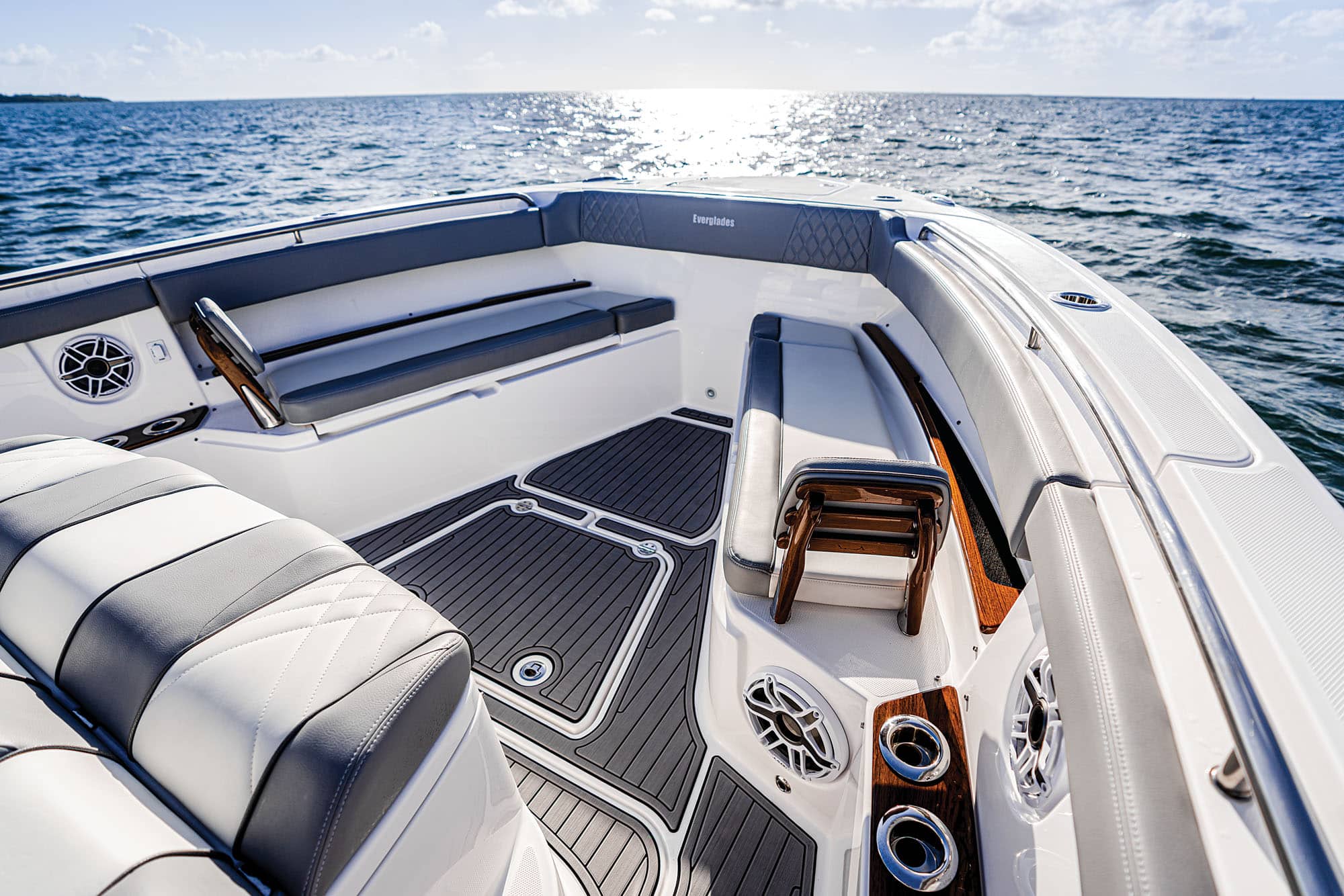 2022 Everglades 455cc | Boating Mag