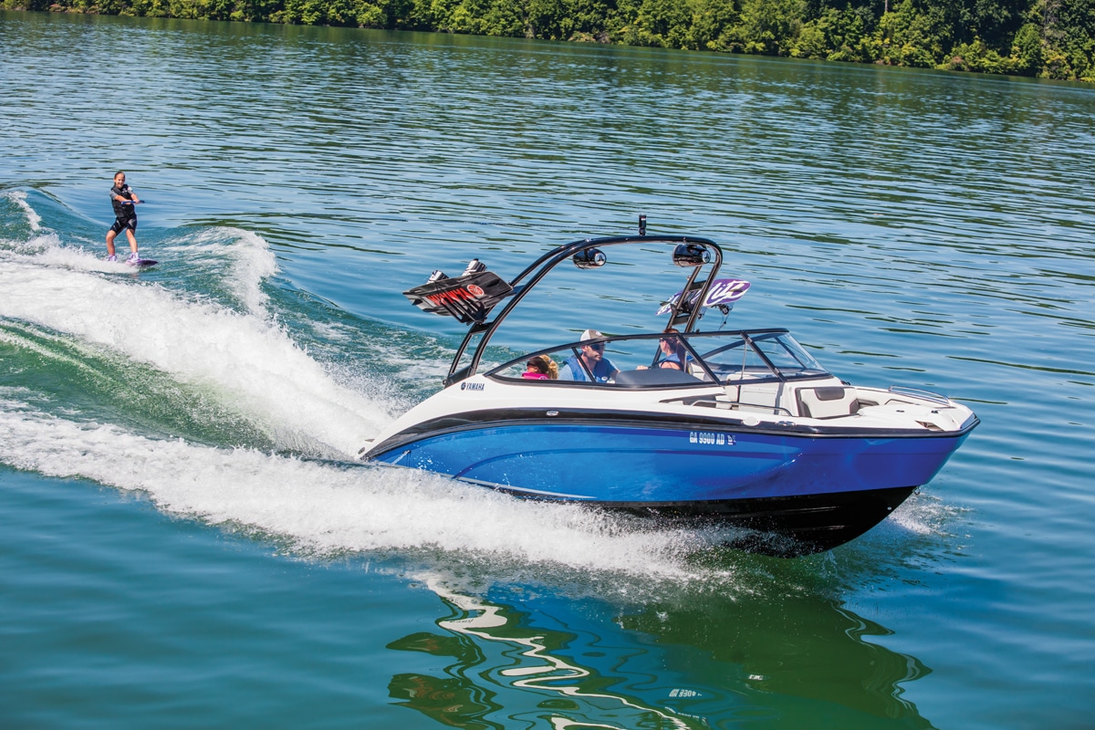 2017 Boat Buyers Guide: Yamaha AR 210 | Boating Mag