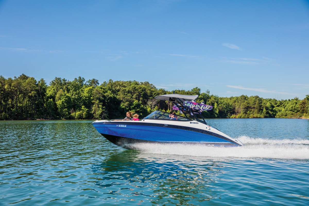 2017 Boat Buyers Guide: Yamaha AR 210 | Boating Mag