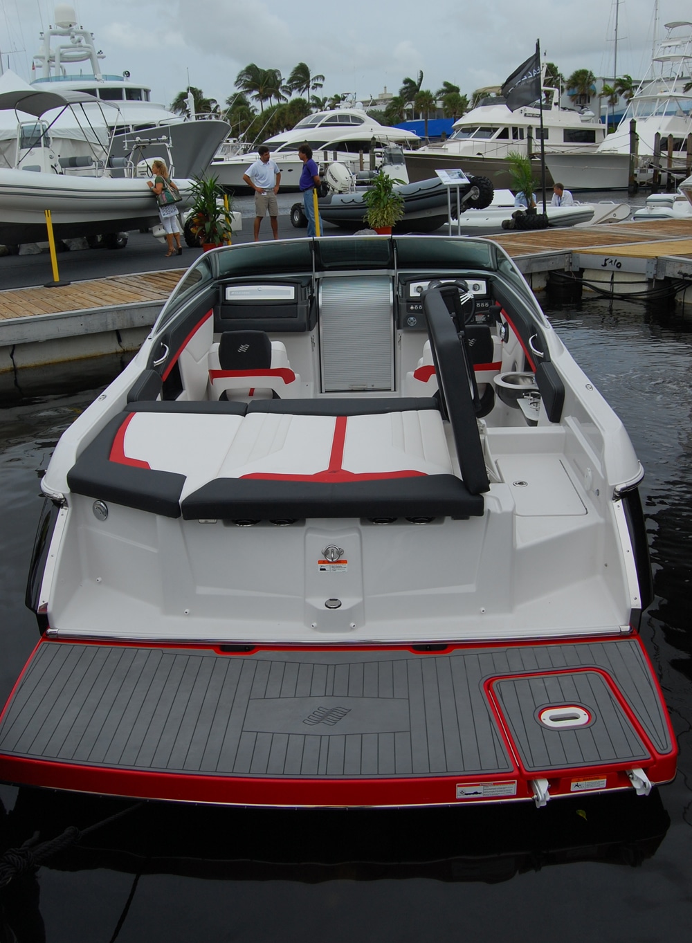 Four Winns S235 | Boating Mag