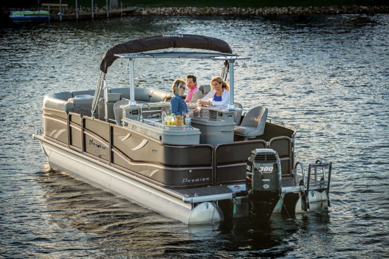 Premier 260 Grand Entertainer | Boating Mag