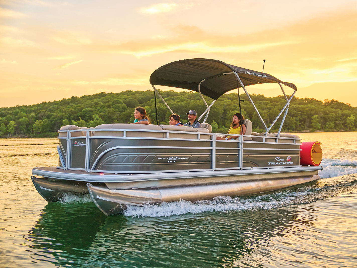 2024 Sun Tracker Party Barge 22 DLX | Boating Mag