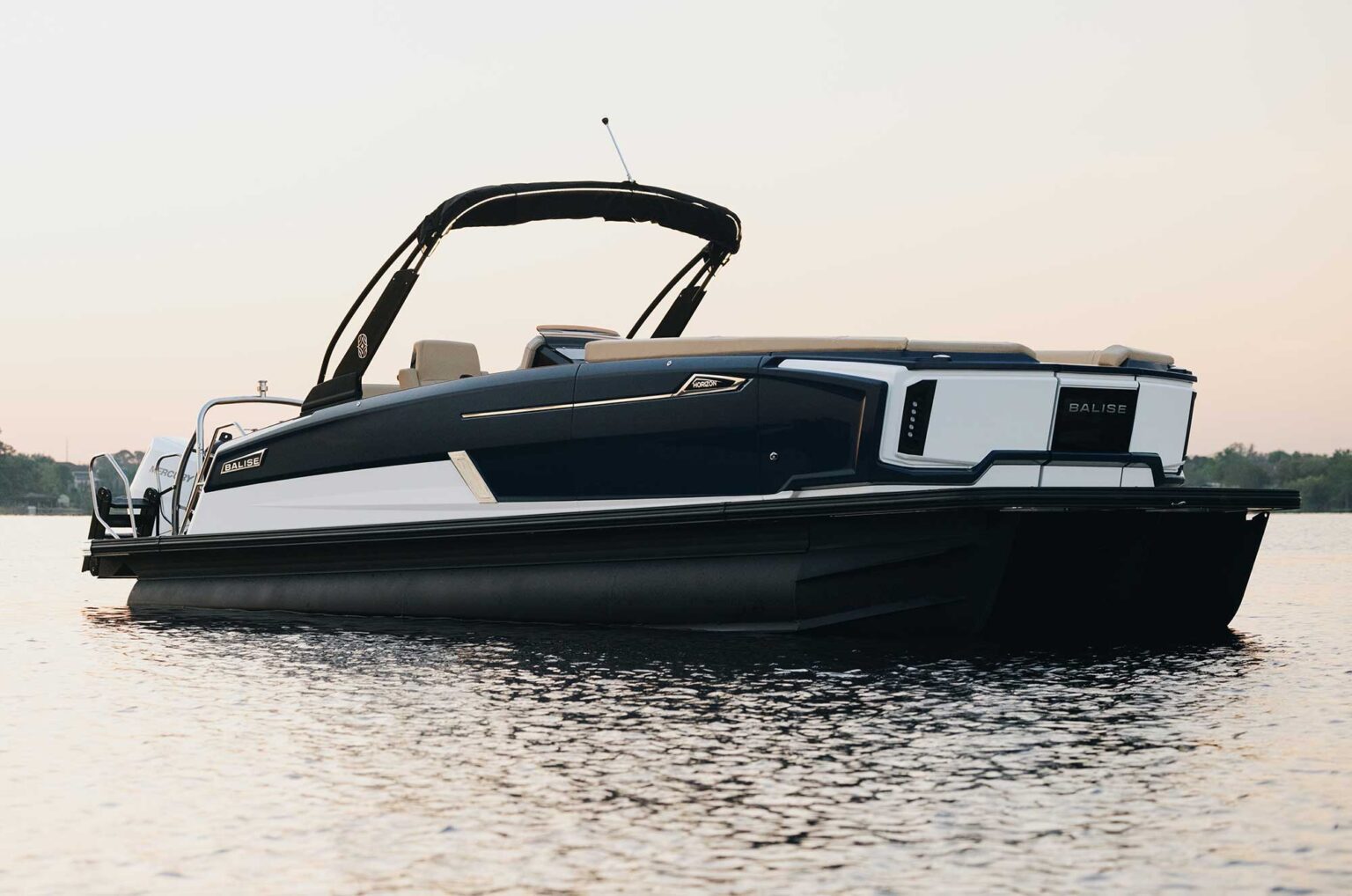 Balise Pontoon Boats Launches | Boating Mag