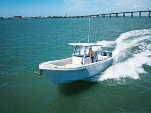Parker Offshore 2900 CC running in the river