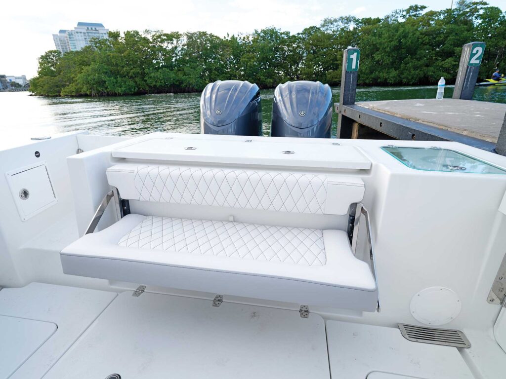 Parker Offshore 2900 CC aft seating