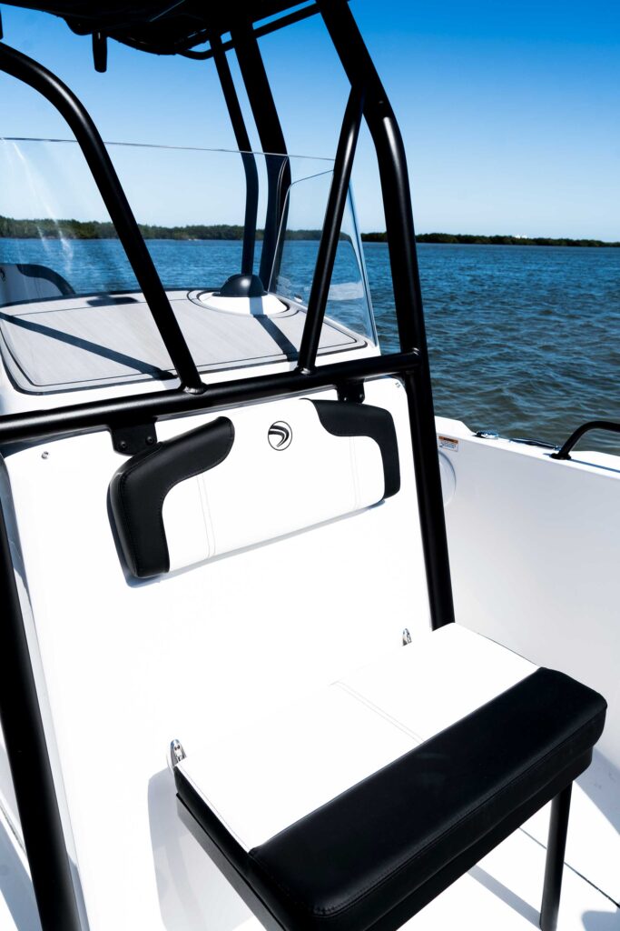 EdgeWater 208CC Watchman forward seating