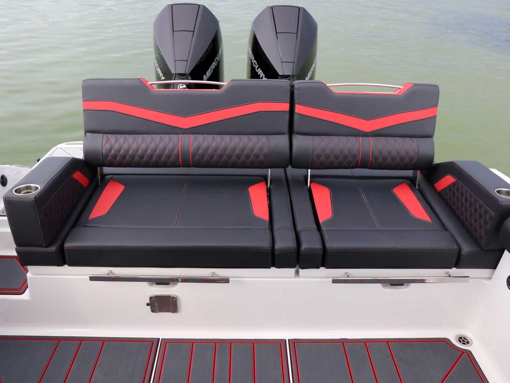 Monterey Elite 30 aft seating