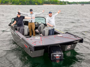 Alumacraft Trophy 185x on the lake