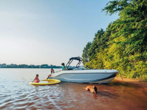 Bayliner deckboat on the lake