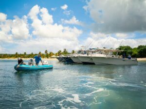 Helping boats raft up