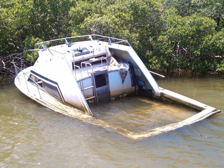 Abandoned boat on the shore