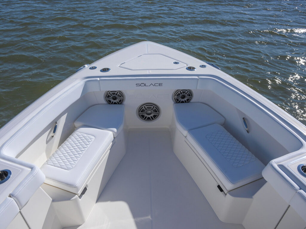 Sōlace 37CS bow seating