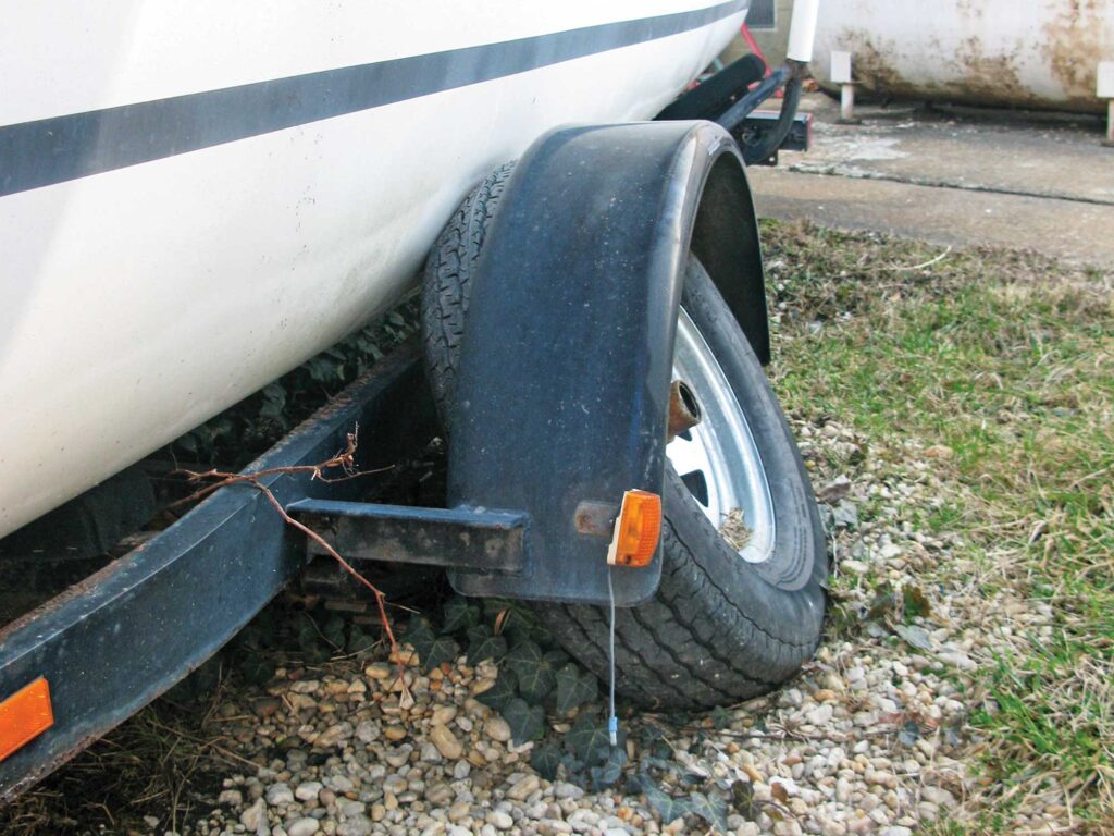 Trailer wheel broken