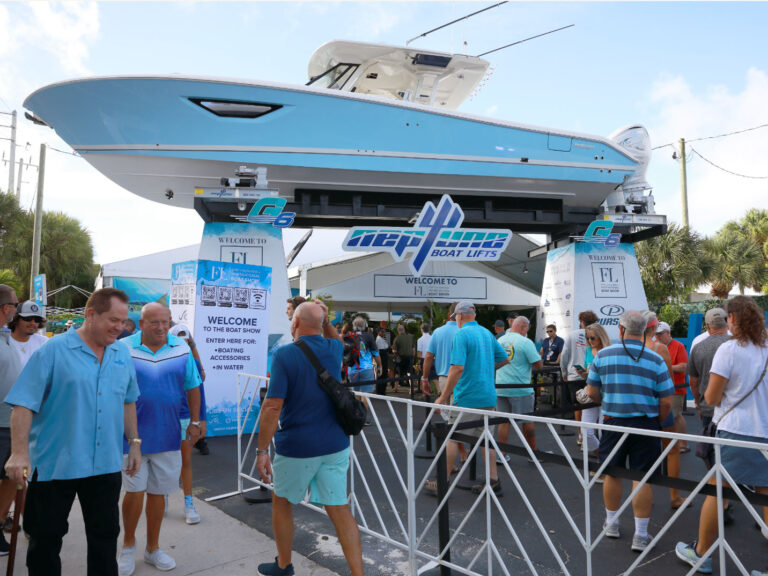 Crowd entering Fort Lauderdale Boat Show