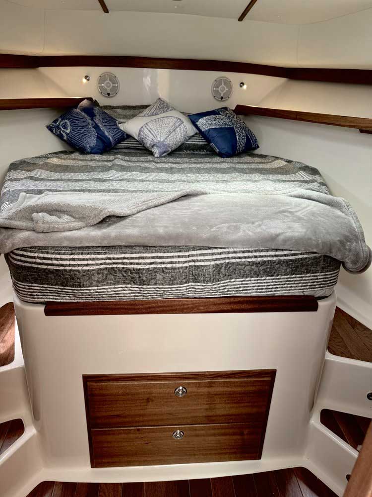 NorthCoast 415 HT cabin