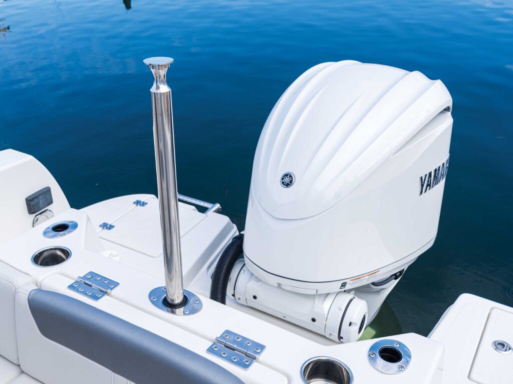 Sailfish 232 CC tow pylon