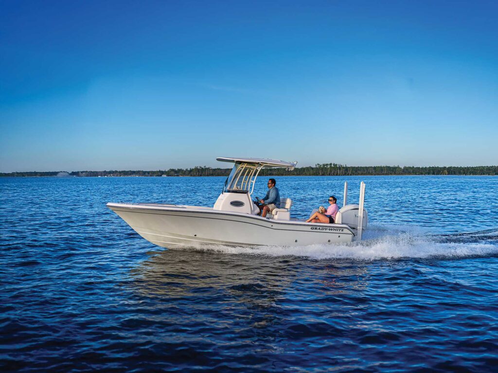 Grady-White 231 Coastal Explorer cruising