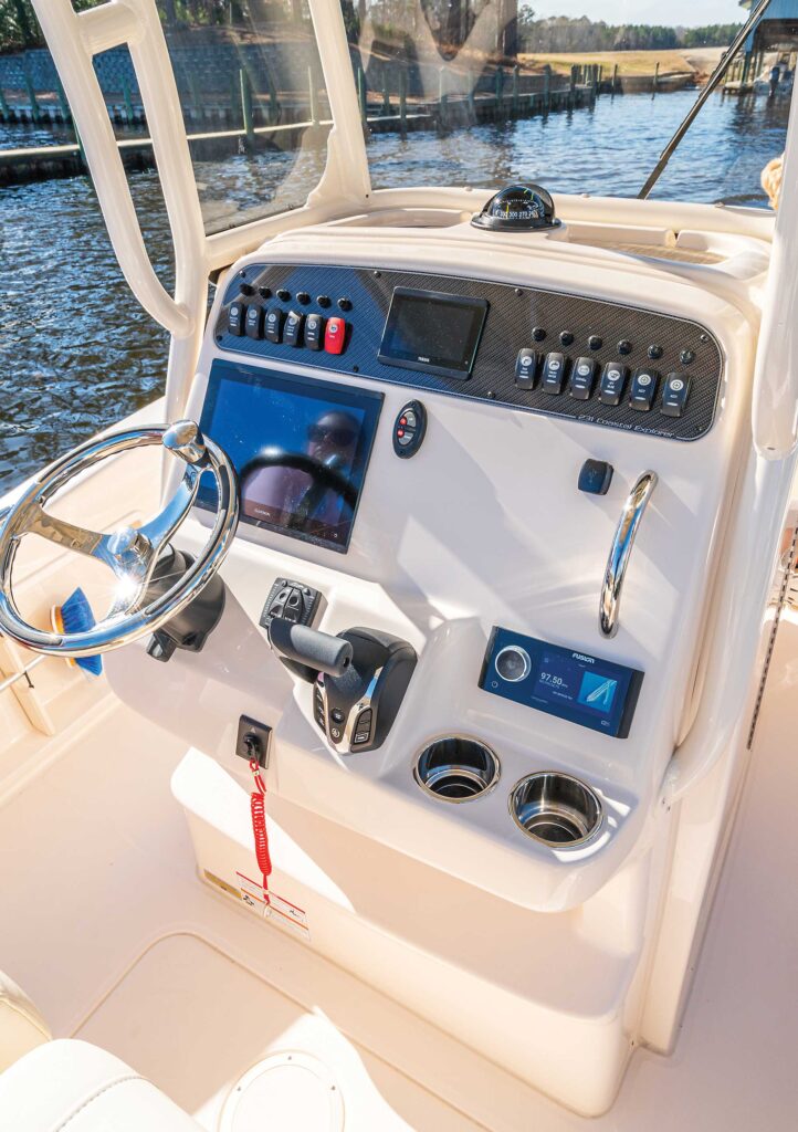 Grady-White 231 Coastal Explorer helm