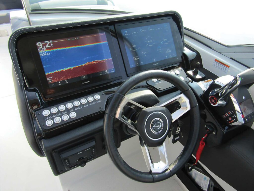 Crownline 310 XSS helm