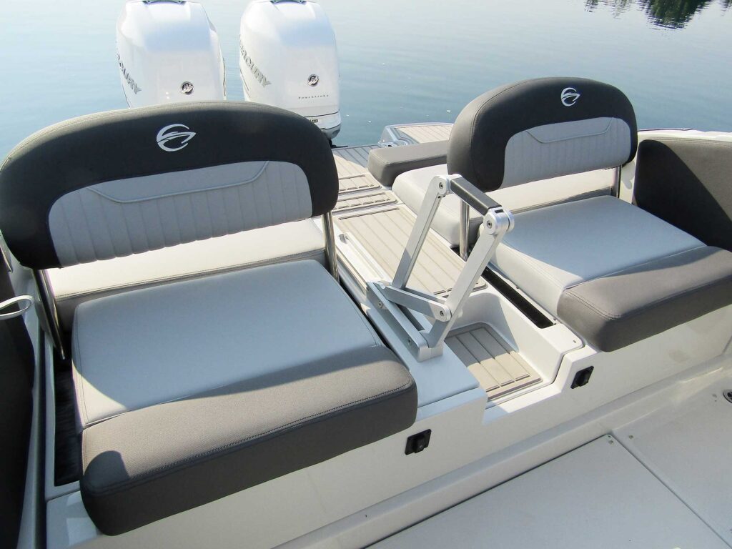 Crownline 330 XSS aft seating