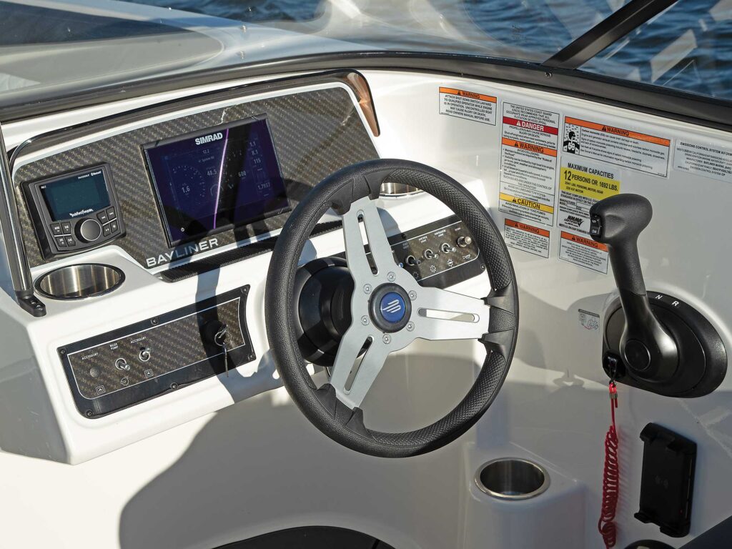 Bayliner D22 helm