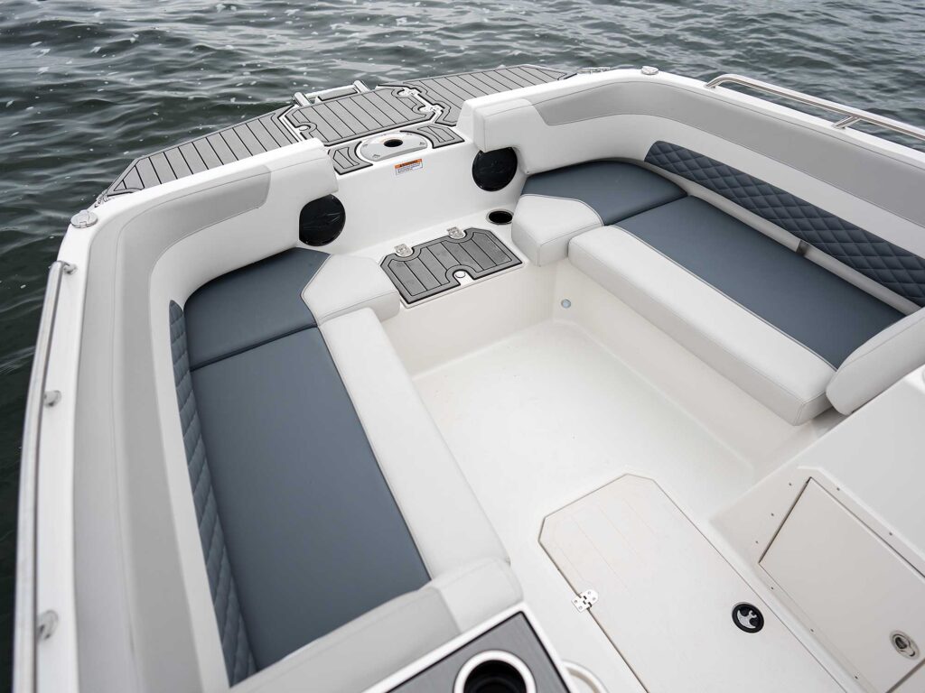 Starcraft SVX 191 OB bow seating