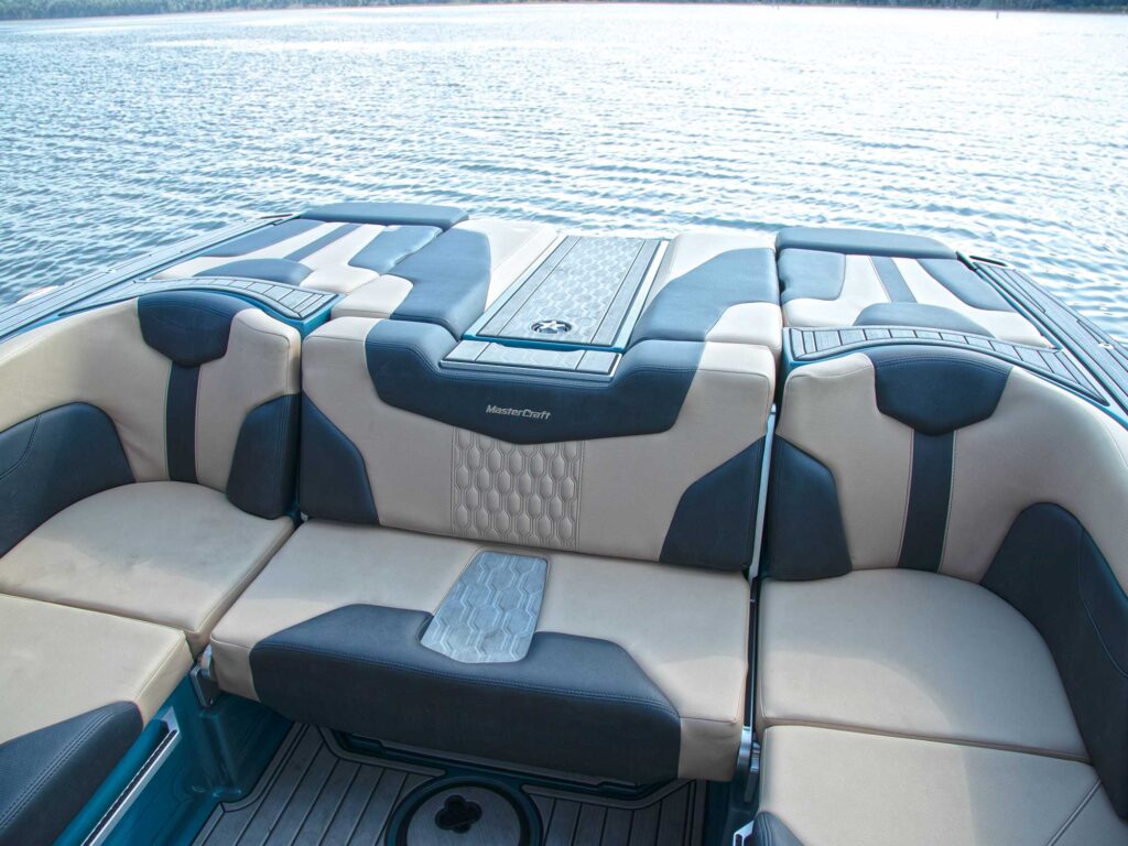 MasterCraft XT23 aft seating