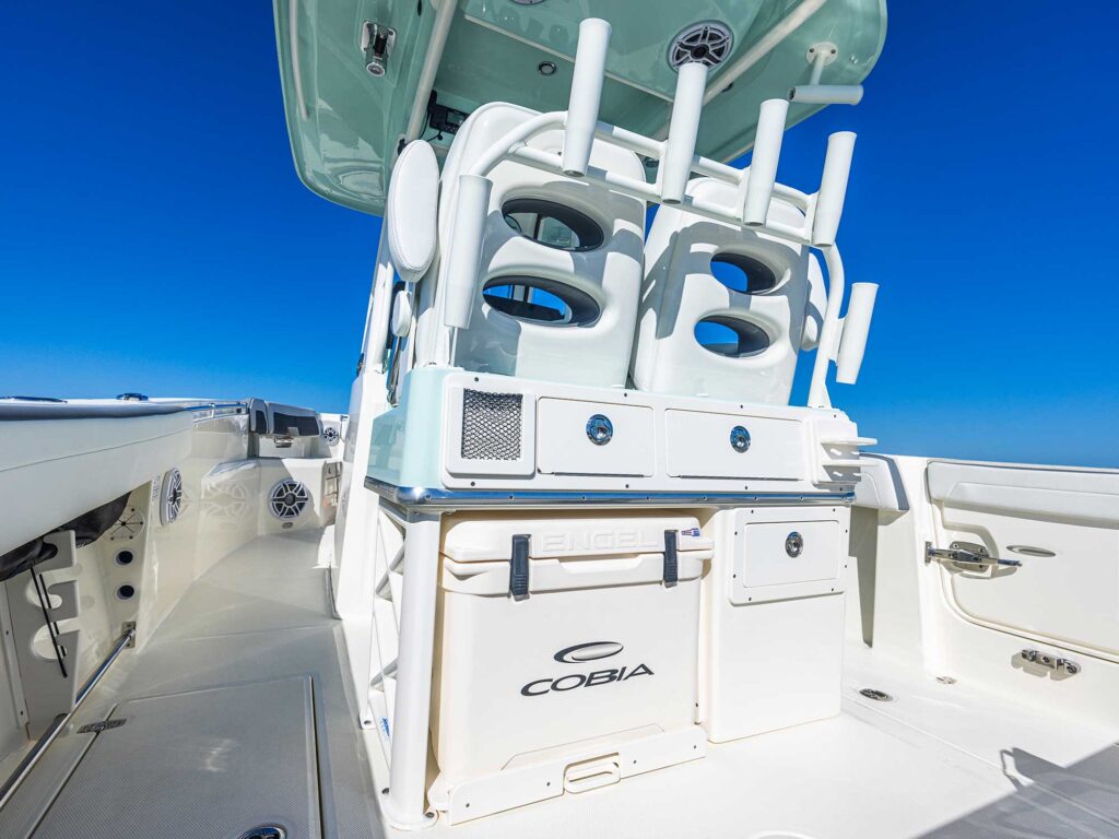 Cobia 265 CC Open tackle station