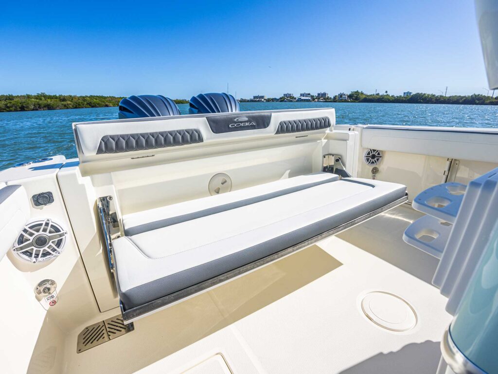 Cobia 265 CC Open transom seating