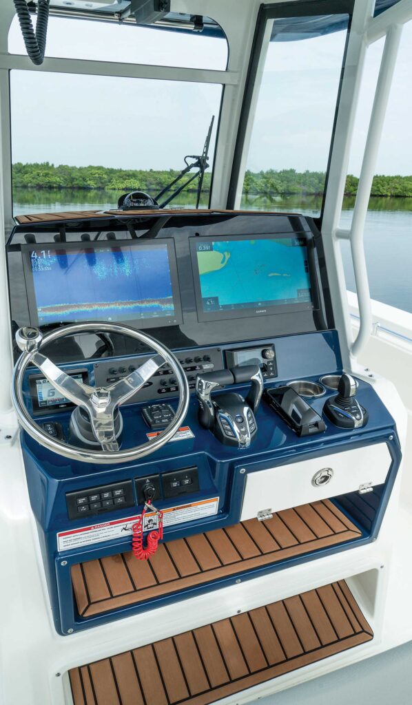 Cobia 285 CC helm