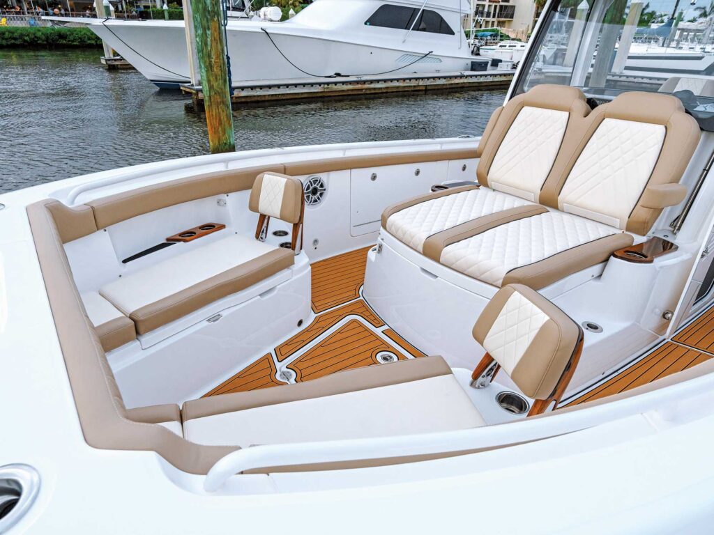 Everglades 315cc bow seating