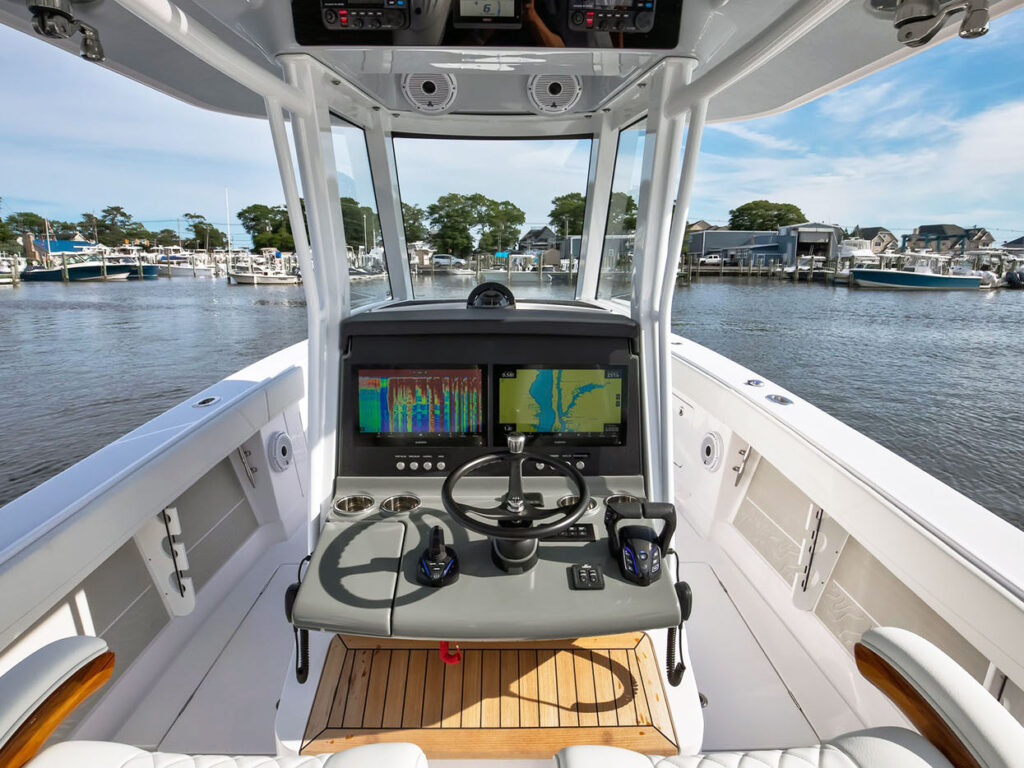 Jupiter Marine 340LS helm