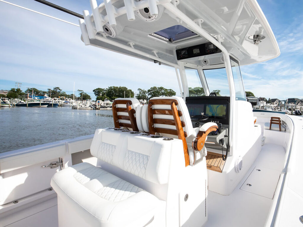 Jupiter Marine 340LS helm seating