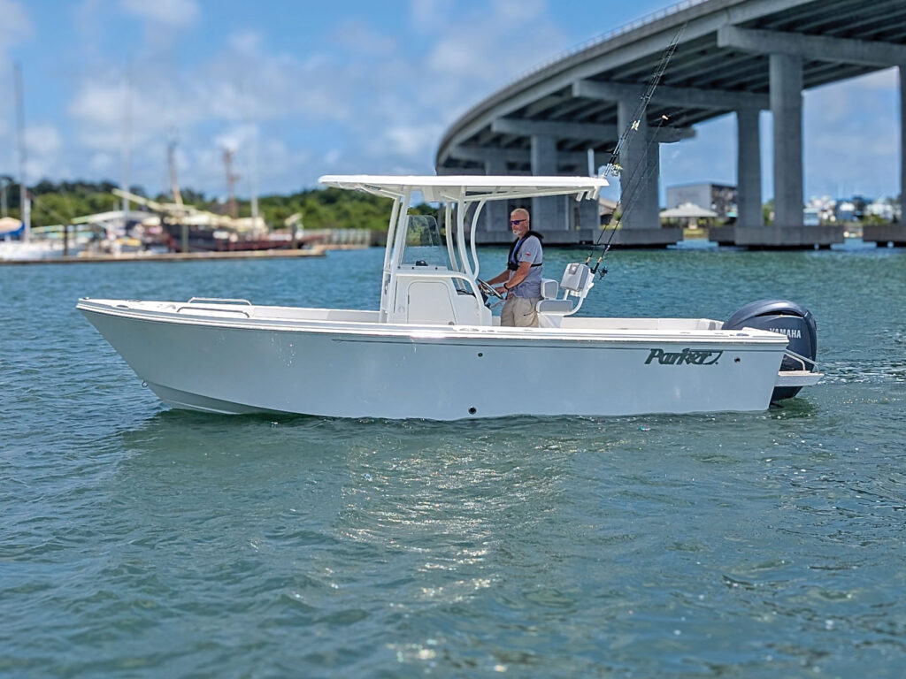 Parker Offshore 23 SE under the bridge