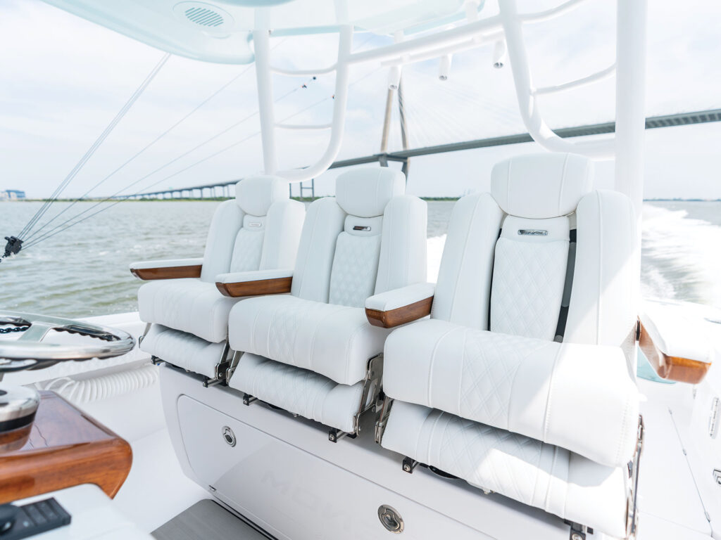 Phenom Yachts Phenom 37 helm seating