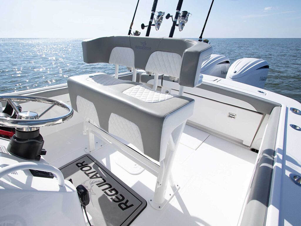 Regulator 25 helm seating