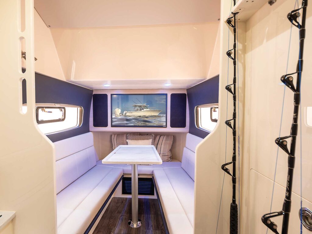 Scout 400 LXF cabin