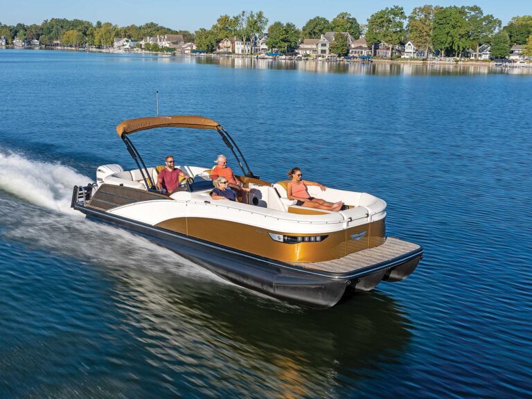 Bennington 25 RX Sport smoothly cruising