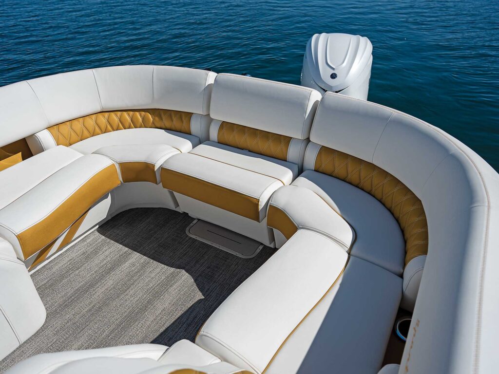 Bennington 25 RX Sport aft seating