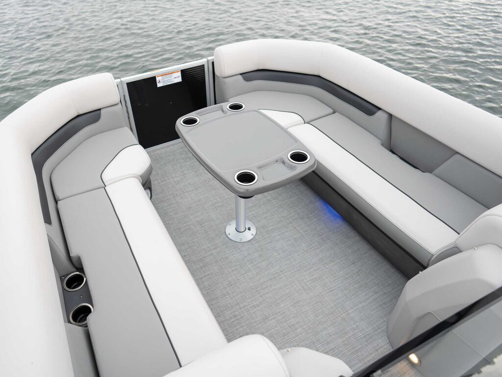 Princecraft Vectra 23 WRL bow seating