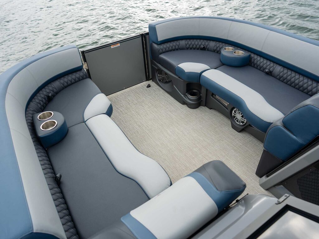 Tahoe 2585 Cascade ELW bow seating