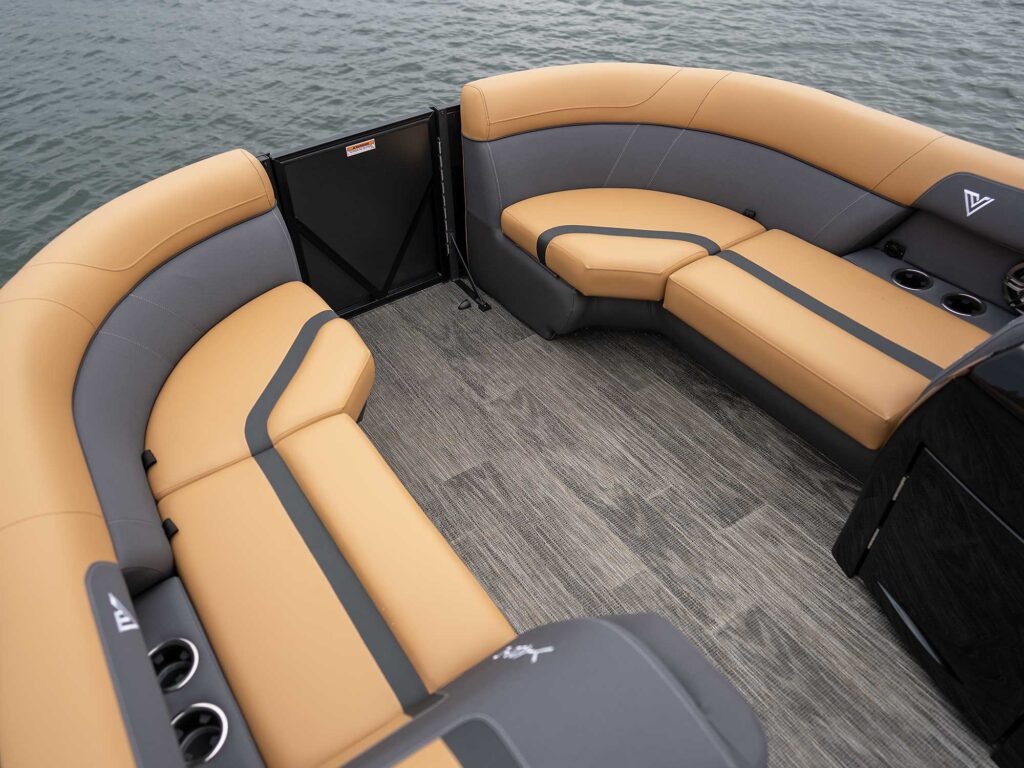 Viaggio Lago X22Q bow seating