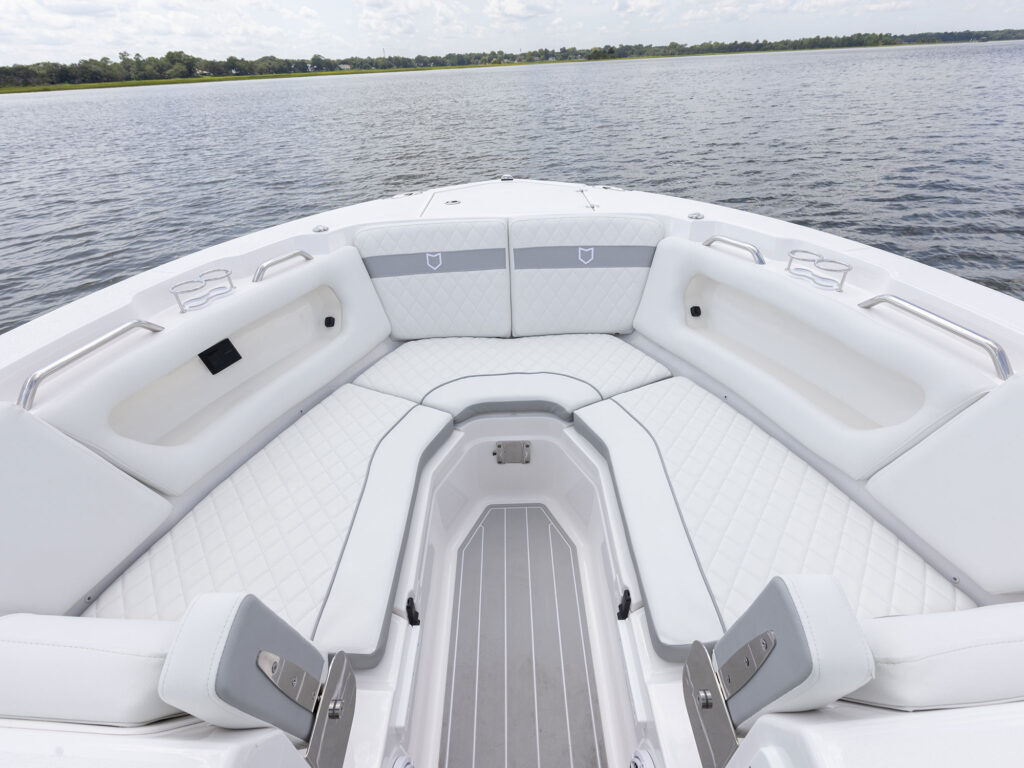 Sea Fox 288 Traveler bow seating