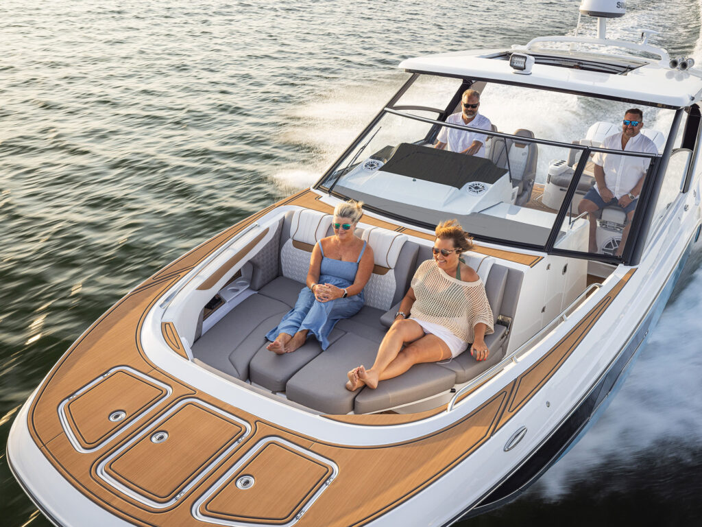 Hurricane SunDeck 3200 OB bow seating