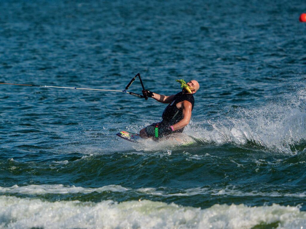 Kneeboarding while eating corn