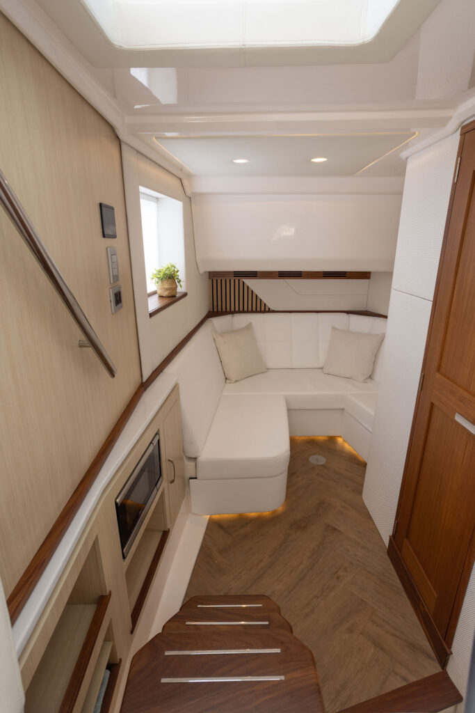 Regal 43 SAV cabin