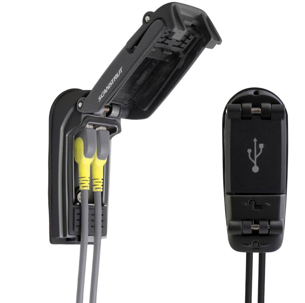 ROKK Charge Pro phone port