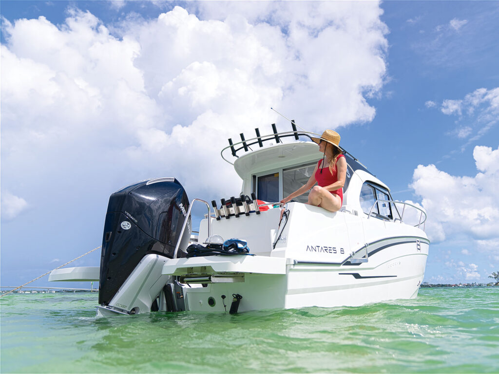 Beneteau Antares 8 at anchor