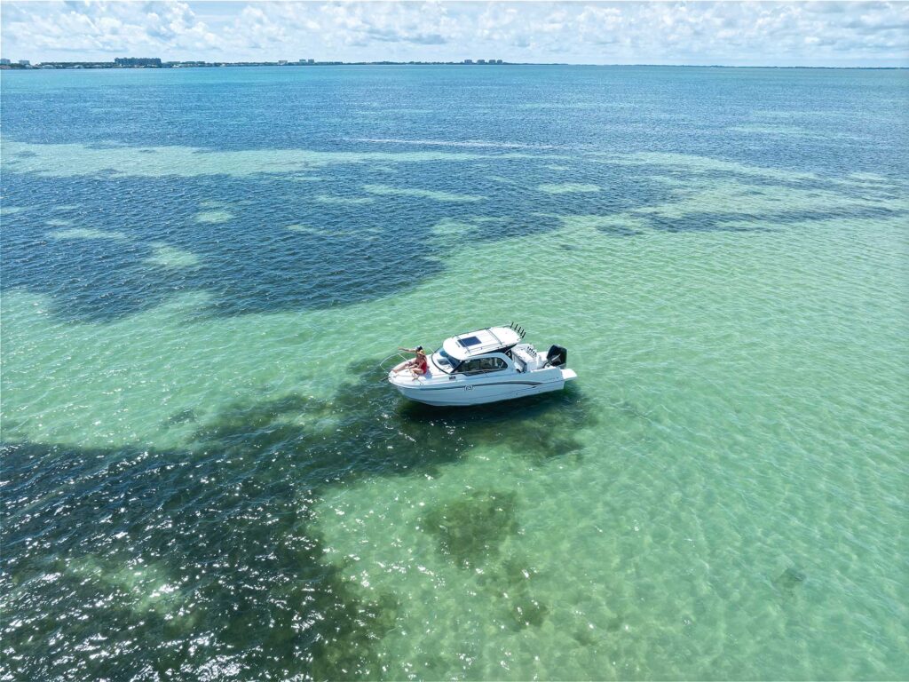 Beneteau Antares 8 in the Bahamas