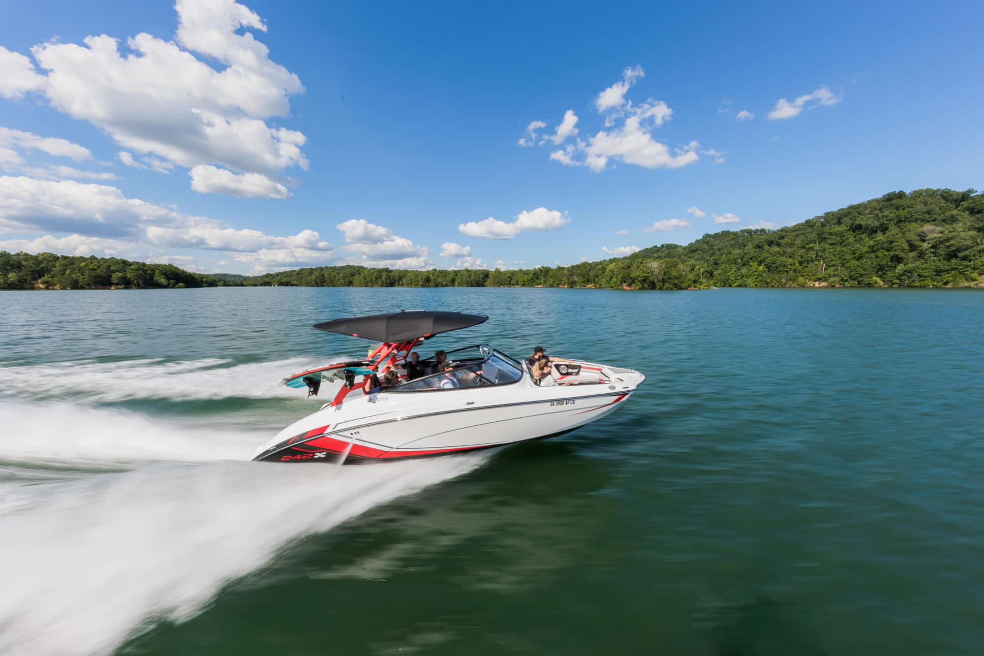 2018 Boat Buyers Guide: Yamaha 242X E-Series | Boating Mag